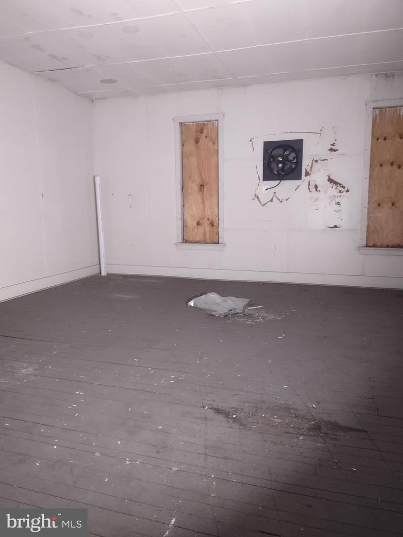 527 Main St Property Photo 14