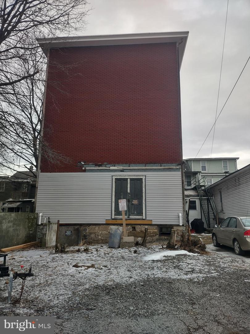 527 Main St Property Photo 15