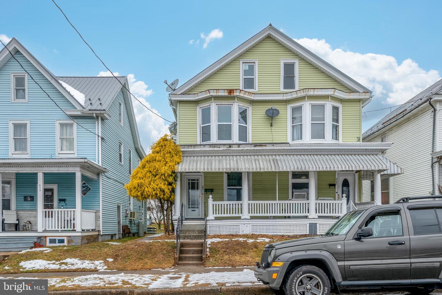 661 Union St Property Photo