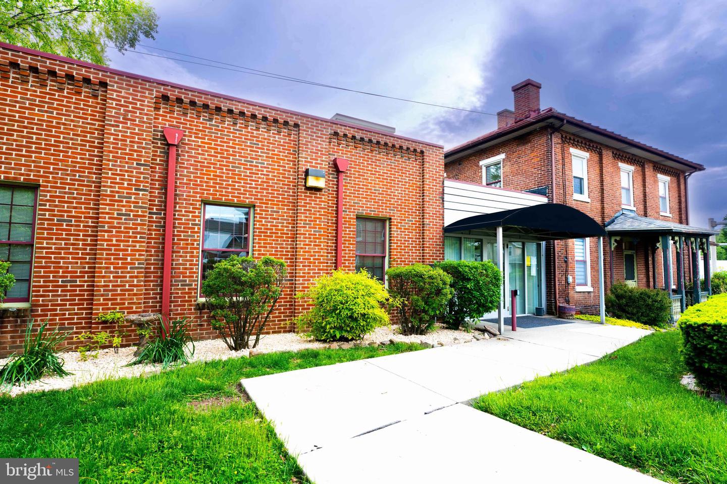 2569 Walnut St Property Photo
