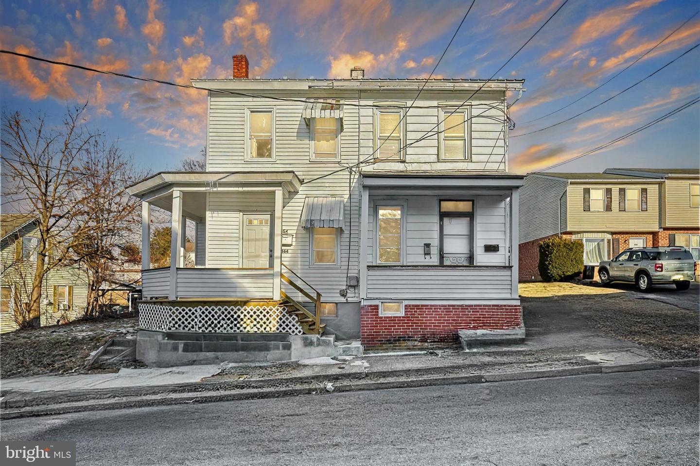 562- 564 Race St Property Photo 3