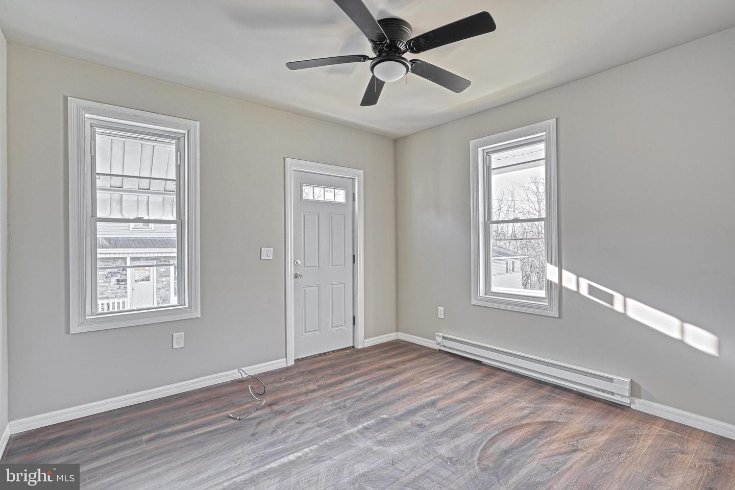 562- 564 Race St Property Photo 12