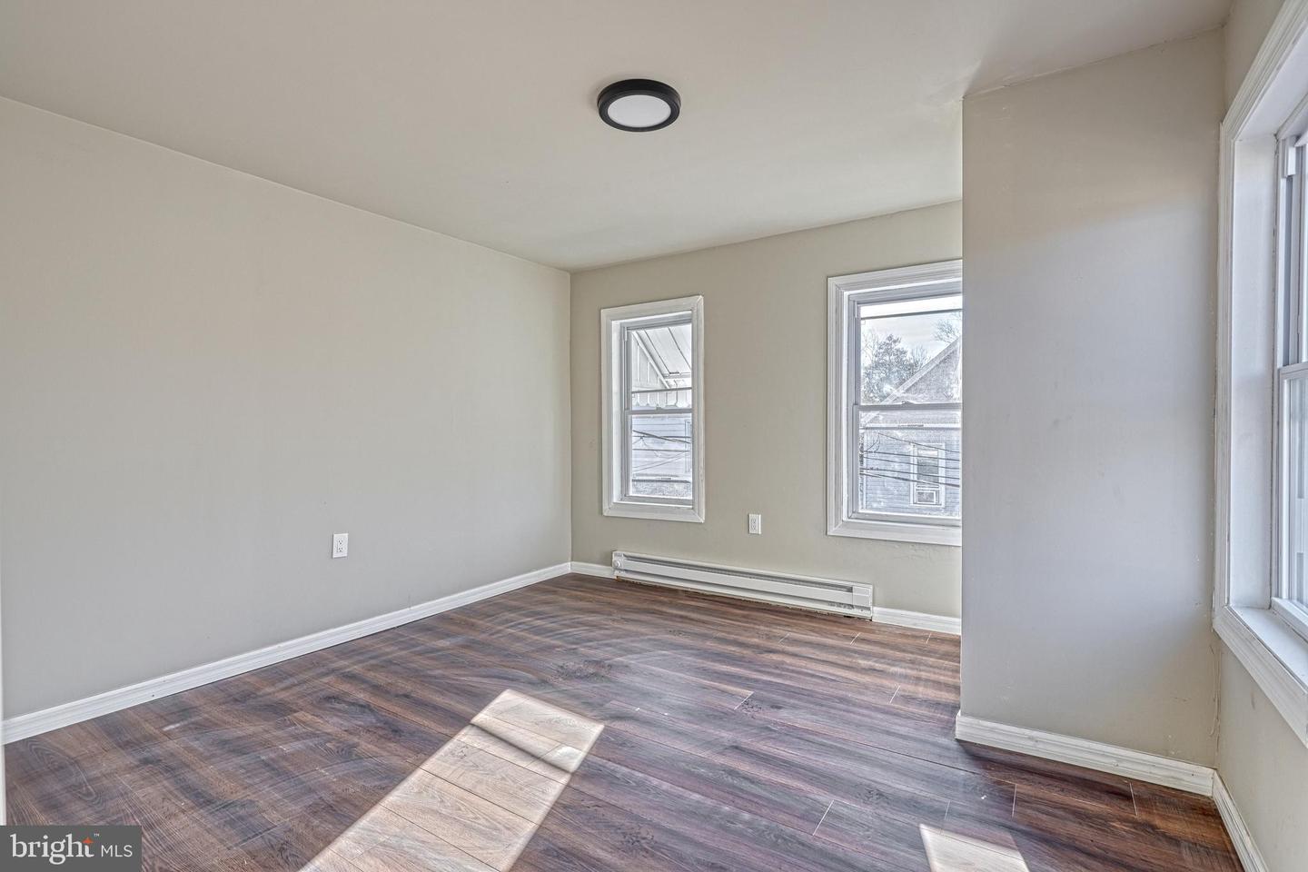 562- 564 Race St Property Photo 21