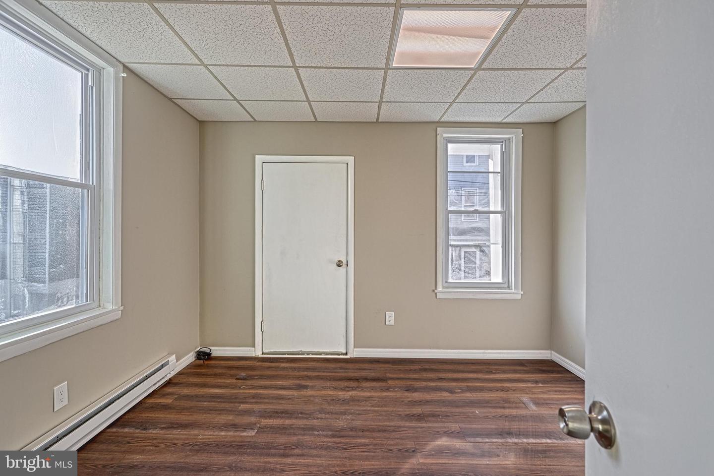 562- 564 Race St Property Photo 31