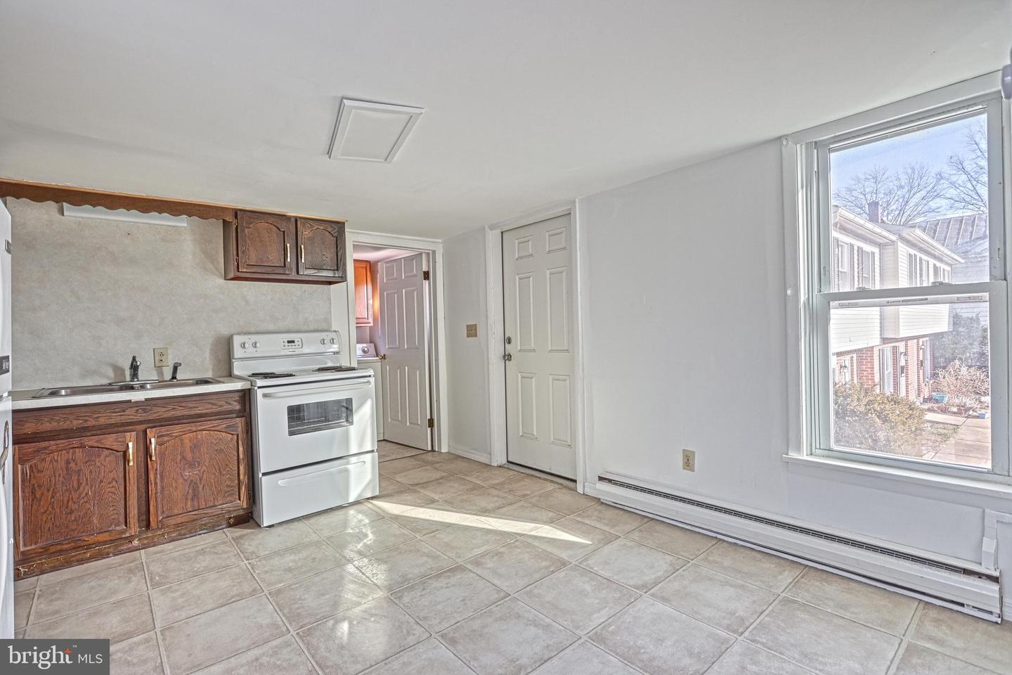 562- 564 Race St Property Photo 36