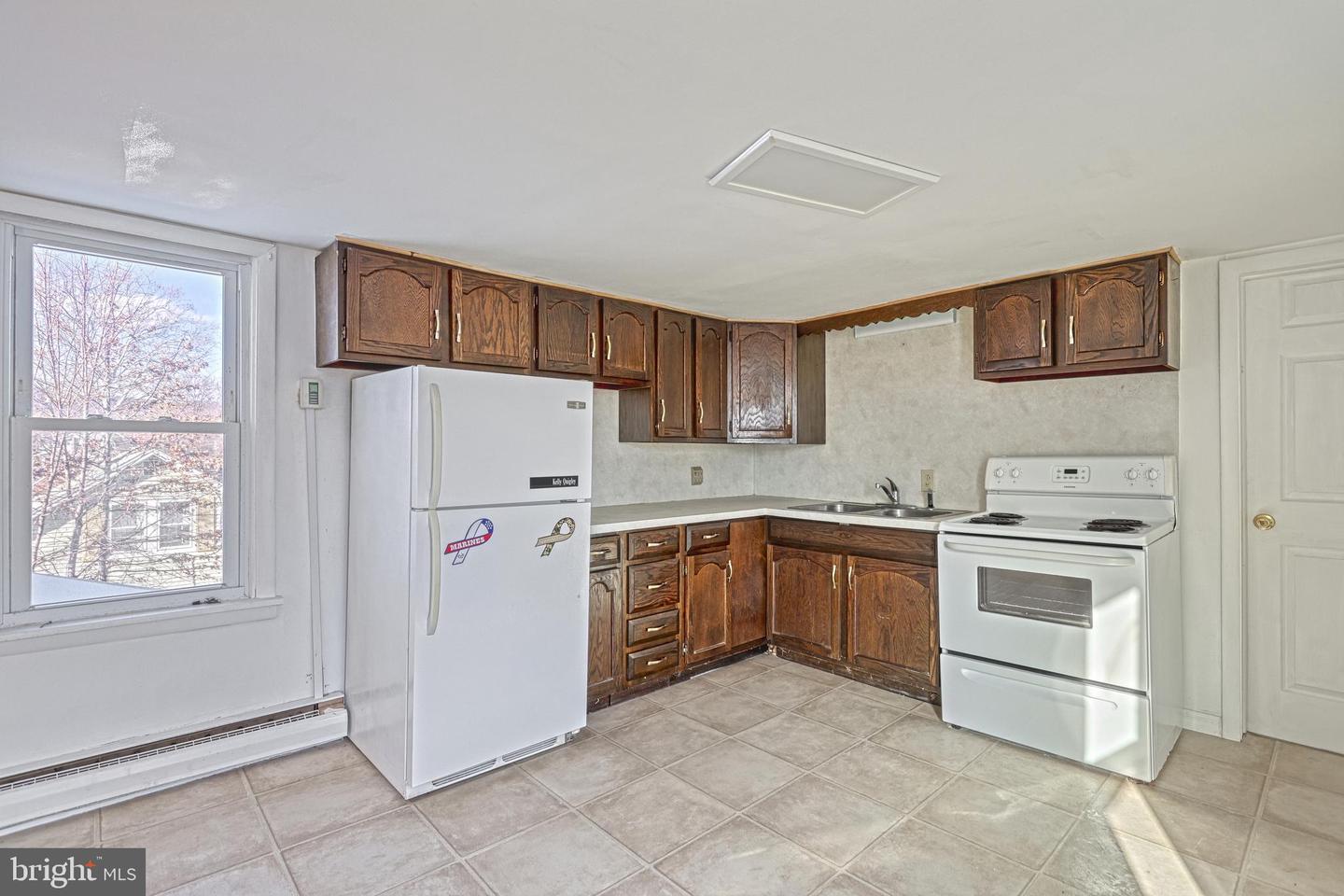 562- 564 Race St Property Photo 37