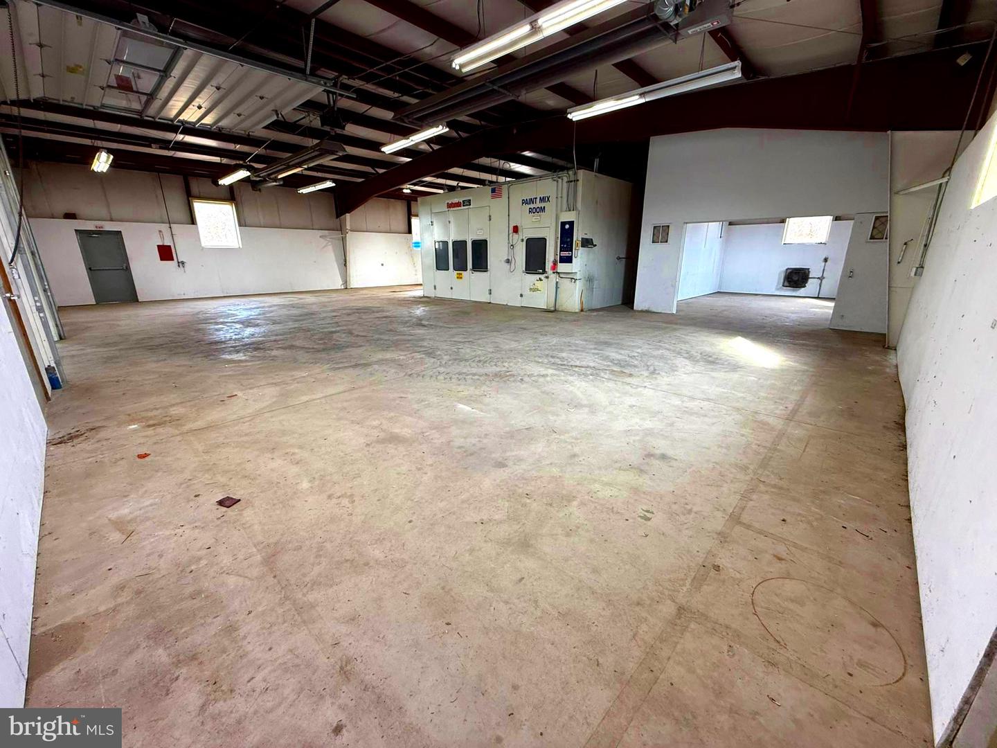 1661 N River Rd Property Photo
