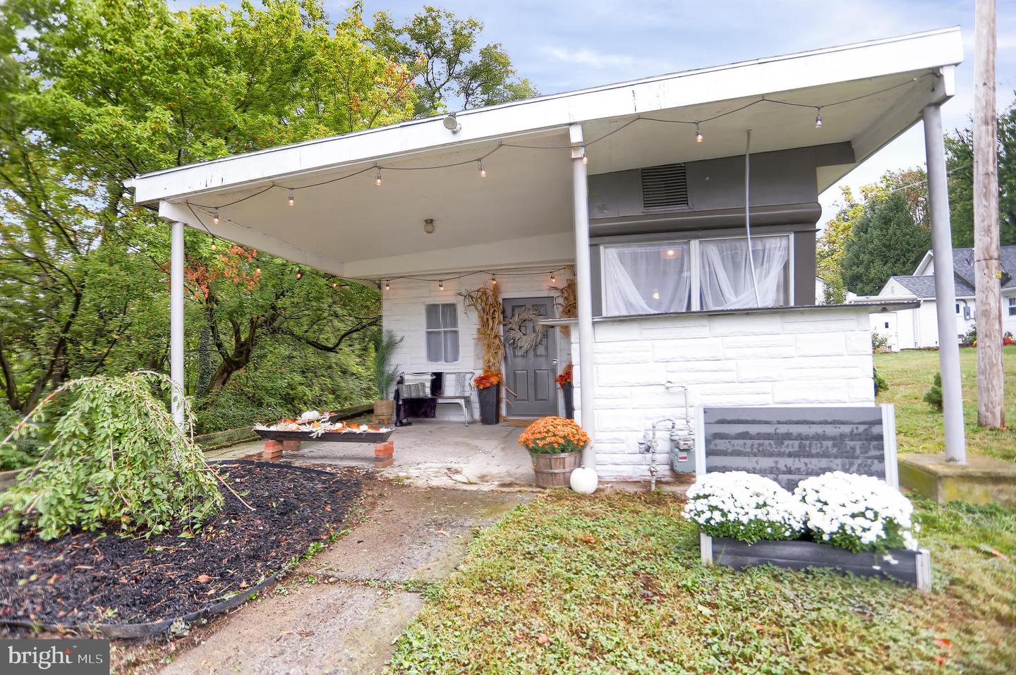 174 Walnut St Property Photo