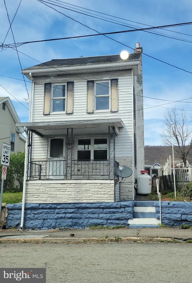 507 W Market St Property Photo 1