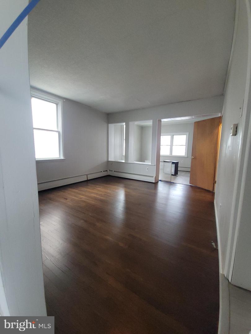 507 W Market St Property Photo 6