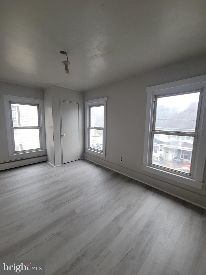 507 W Market St Property Photo 10