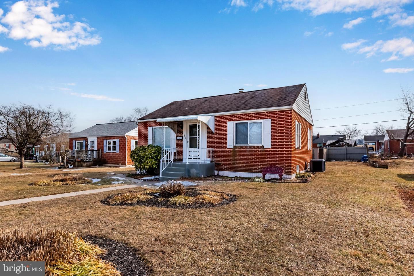 6421 Somerset St Property Photo
