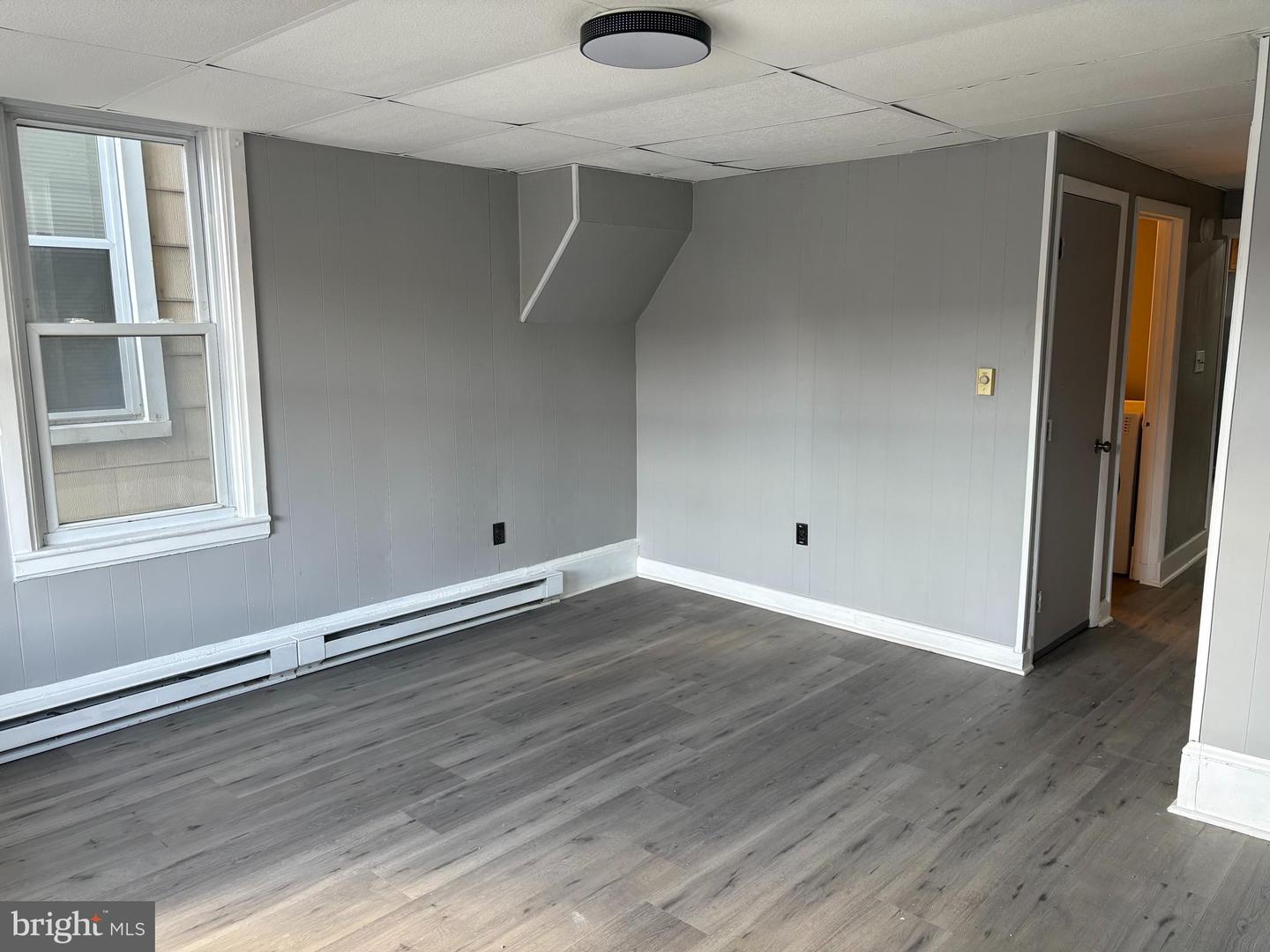 105 E Broad St Property Photo 4