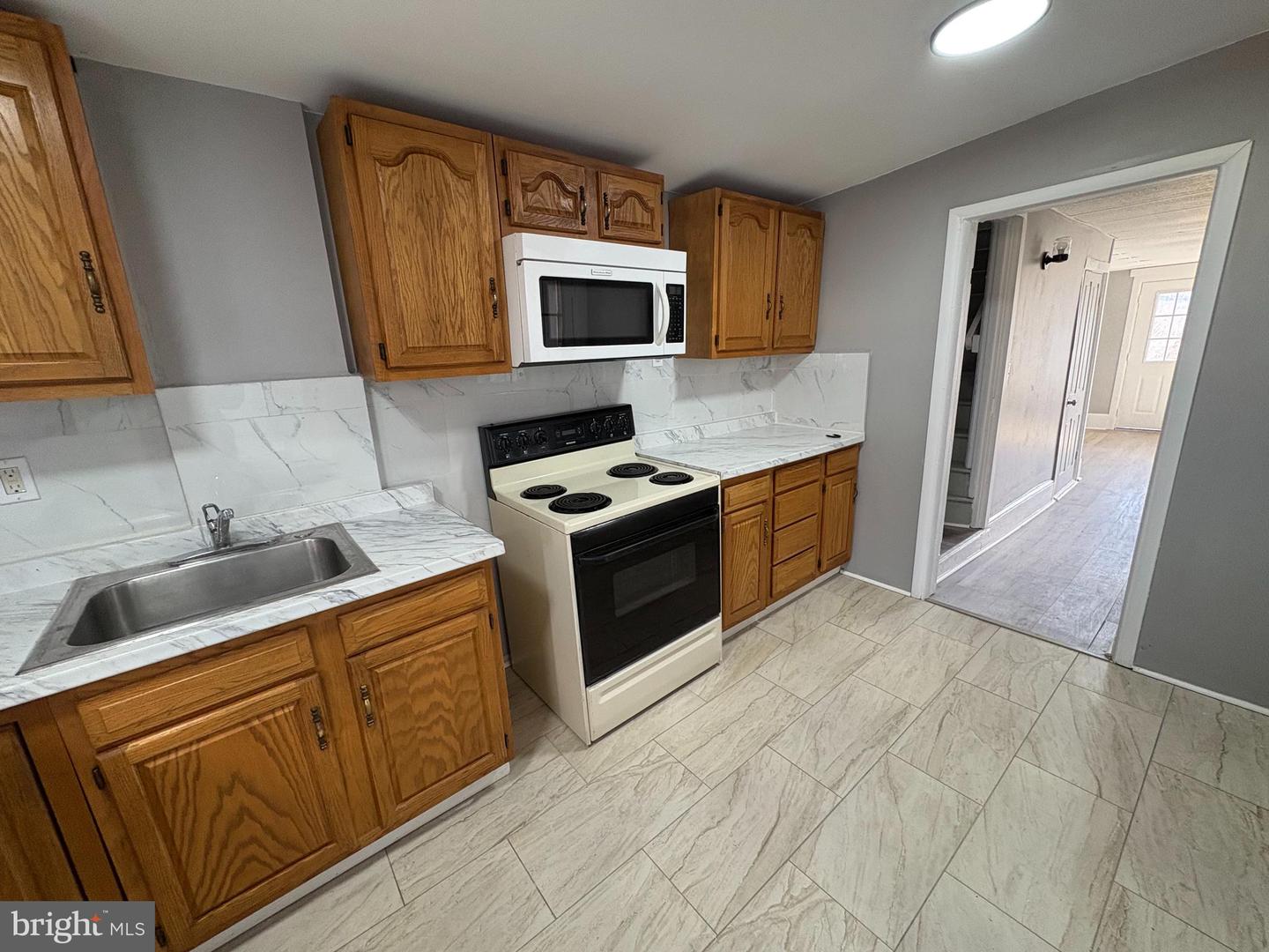 105 E Broad St Property Photo 9