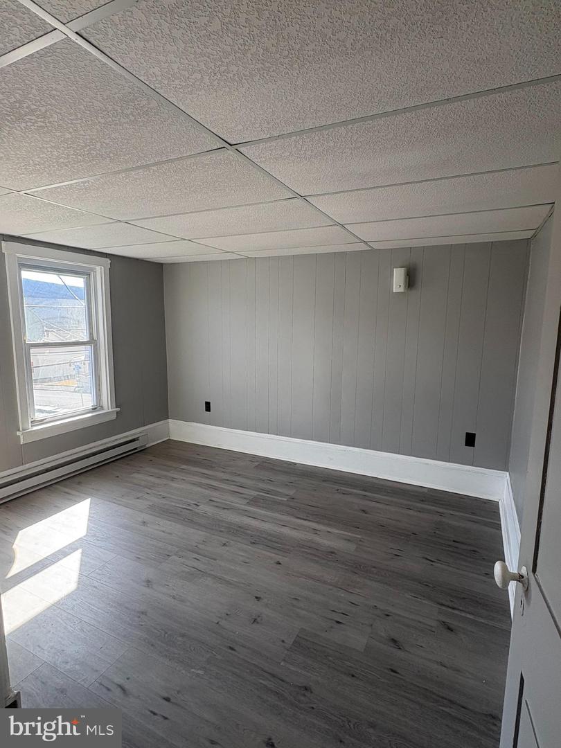105 E Broad St Property Photo 11