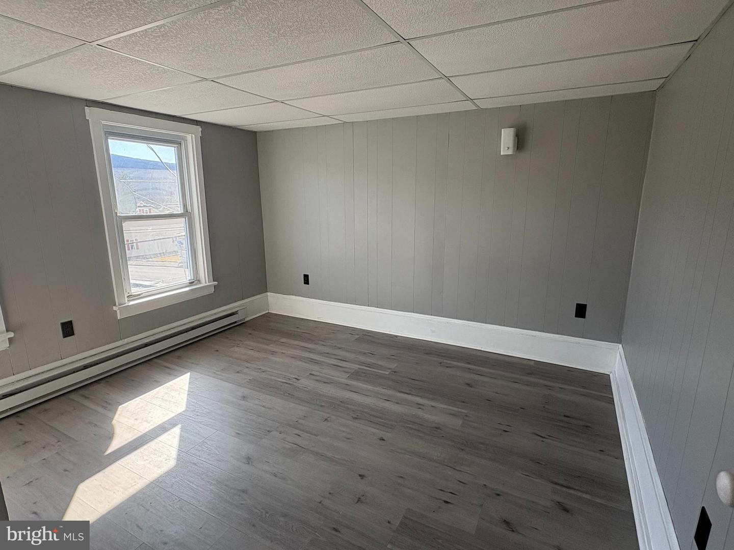 105 E Broad St Property Photo 12