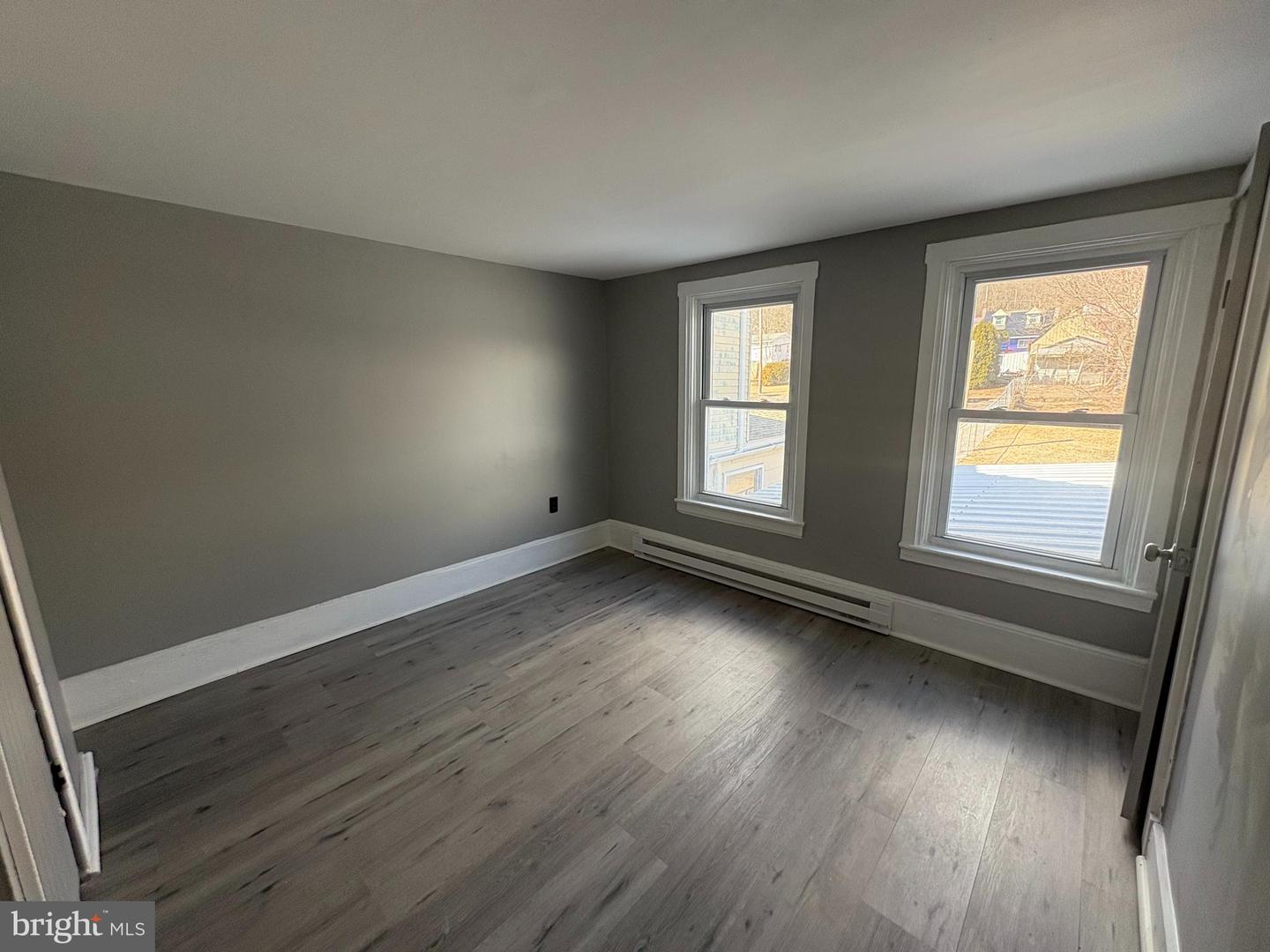 105 E Broad St Property Photo 15