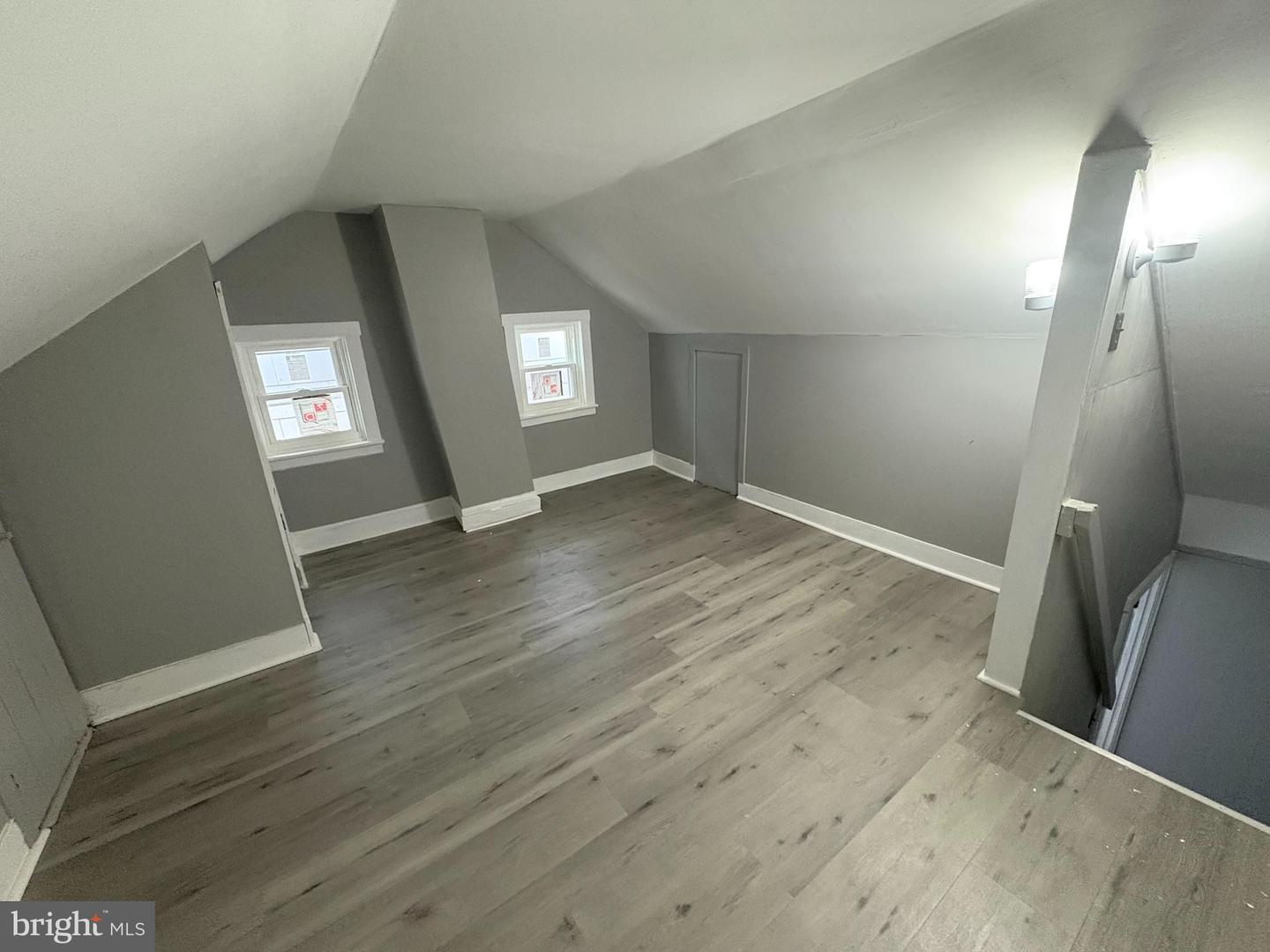 105 E Broad St Property Photo 19