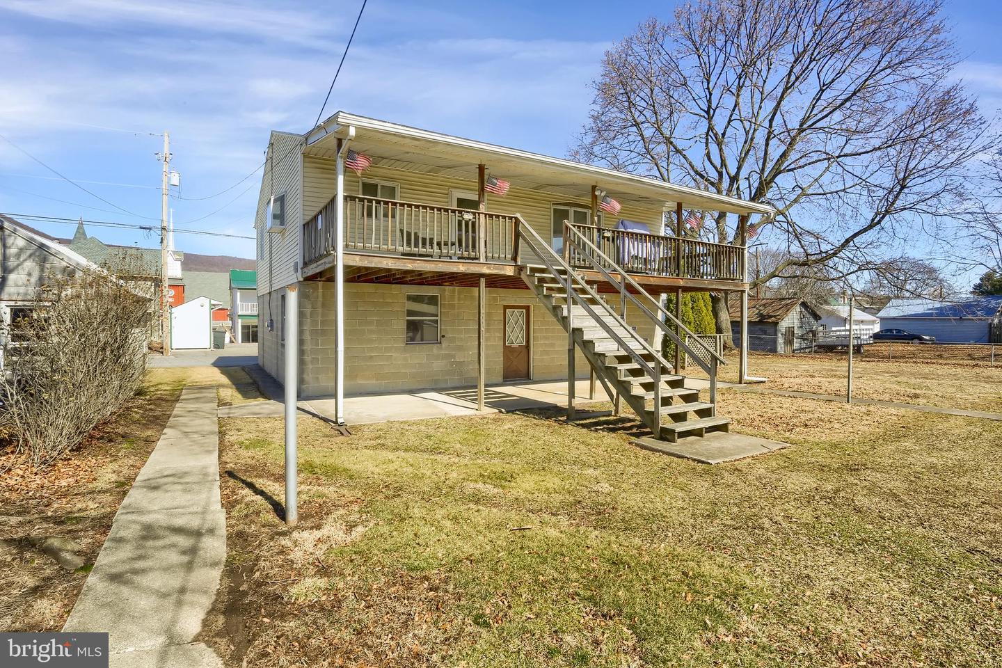 641-645 Main St Property Photo 2
