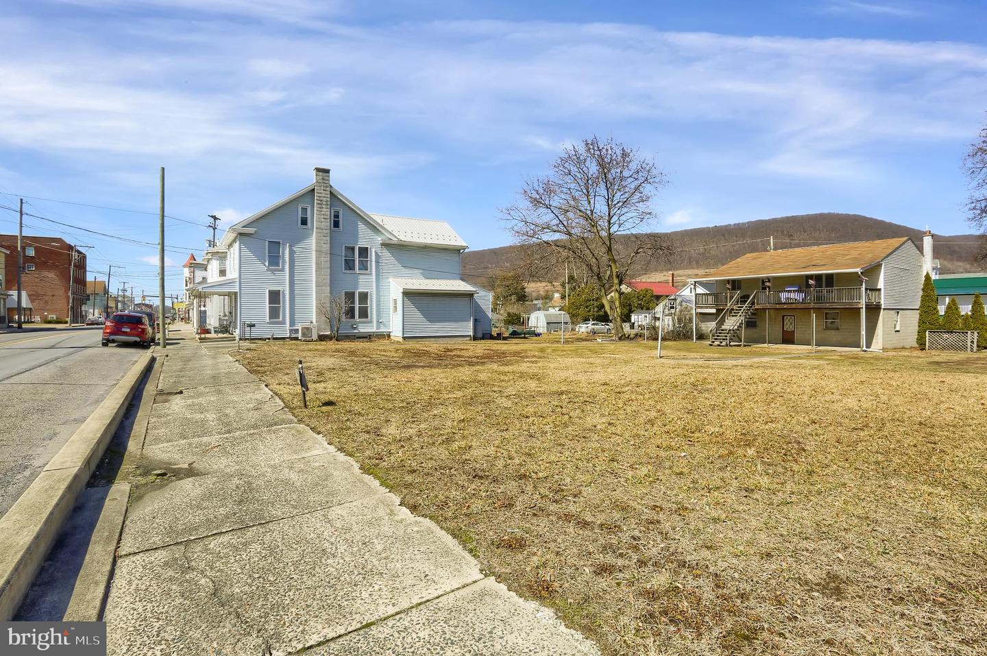 641-645 Main St Property Photo 4