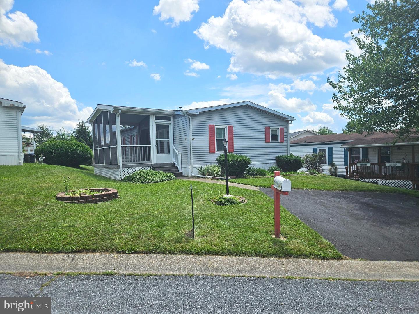 20 MEADOW RUN PL Property Photo 1