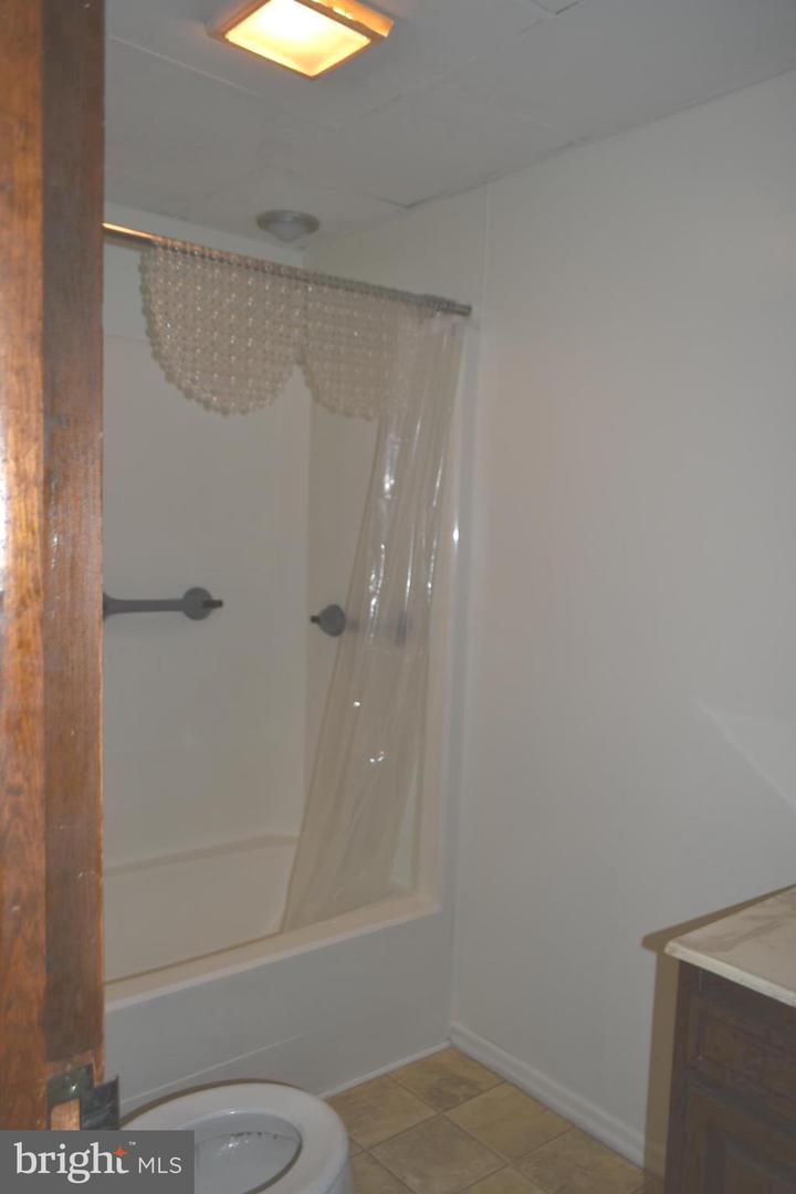 132 Columbia St Property Photo 3