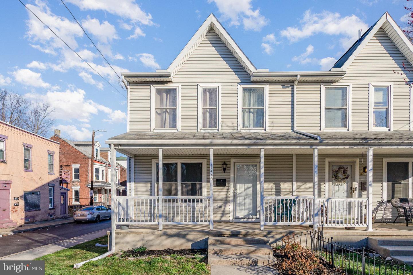 1220 Walnut St Property Photo
