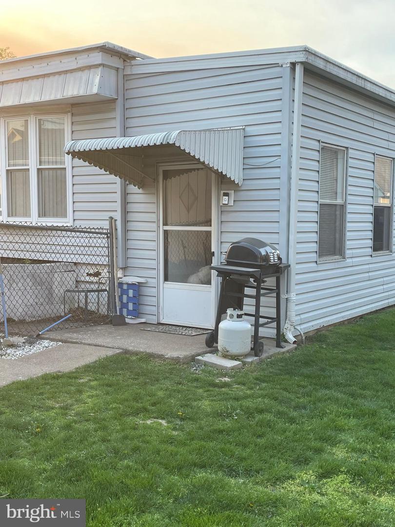 5556 Poplar St Property Photo 14