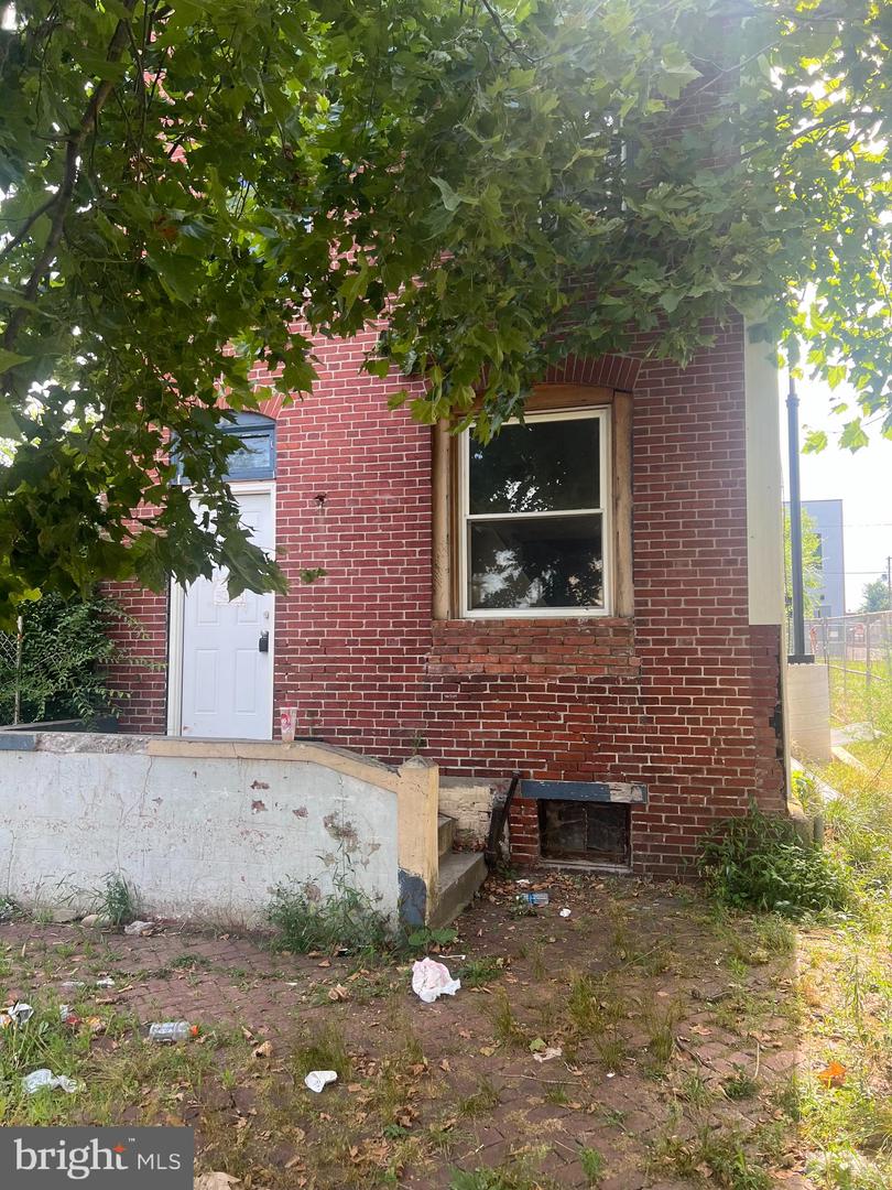 2122 Jefferson St Property Photo