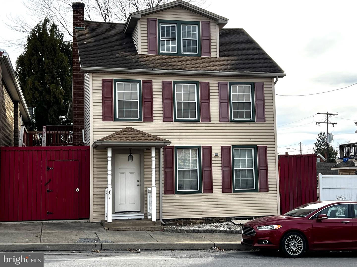 207 Market St Property Photo 1