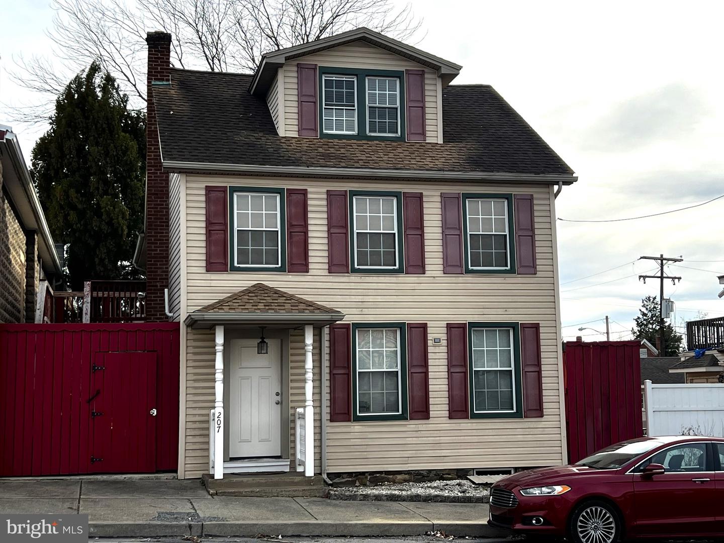 207 Market St Property Photo 5