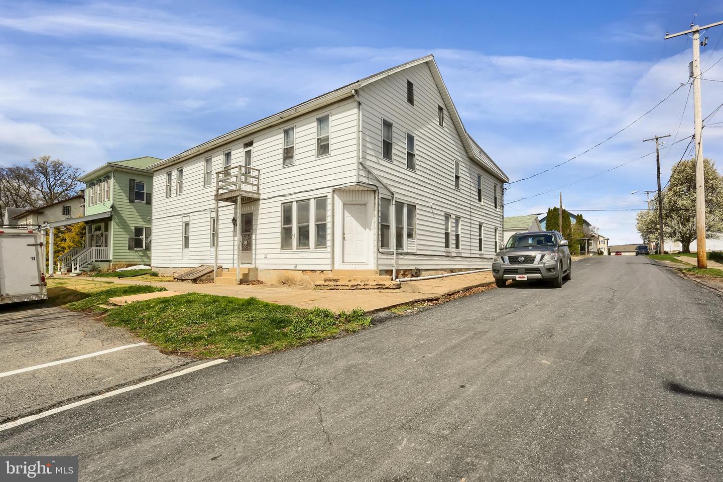 135 E MARKET ST