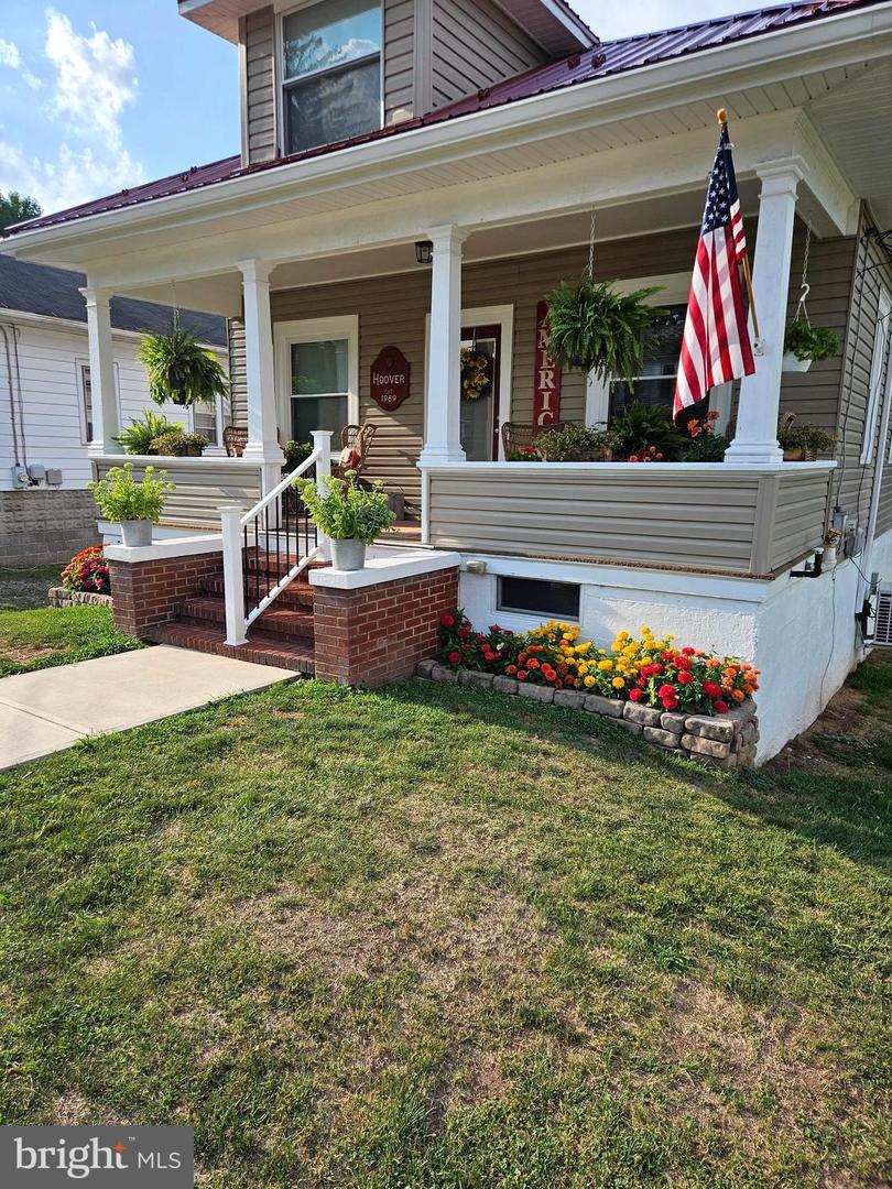 481 W Main St Property Photo