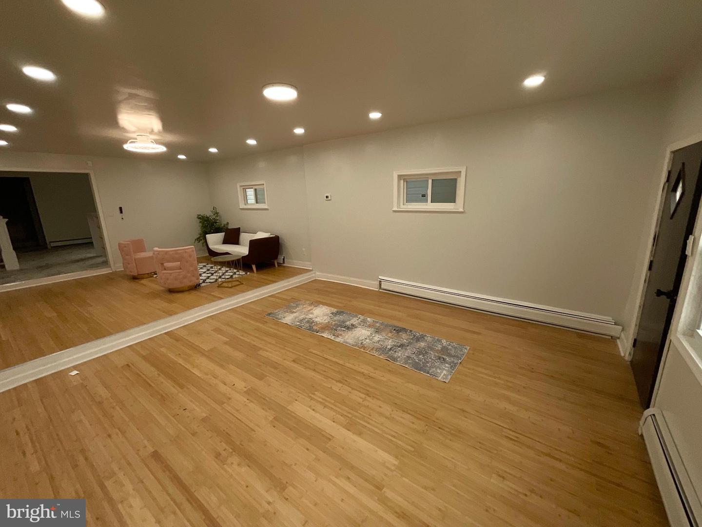 215 W Market St Property Photo 6
