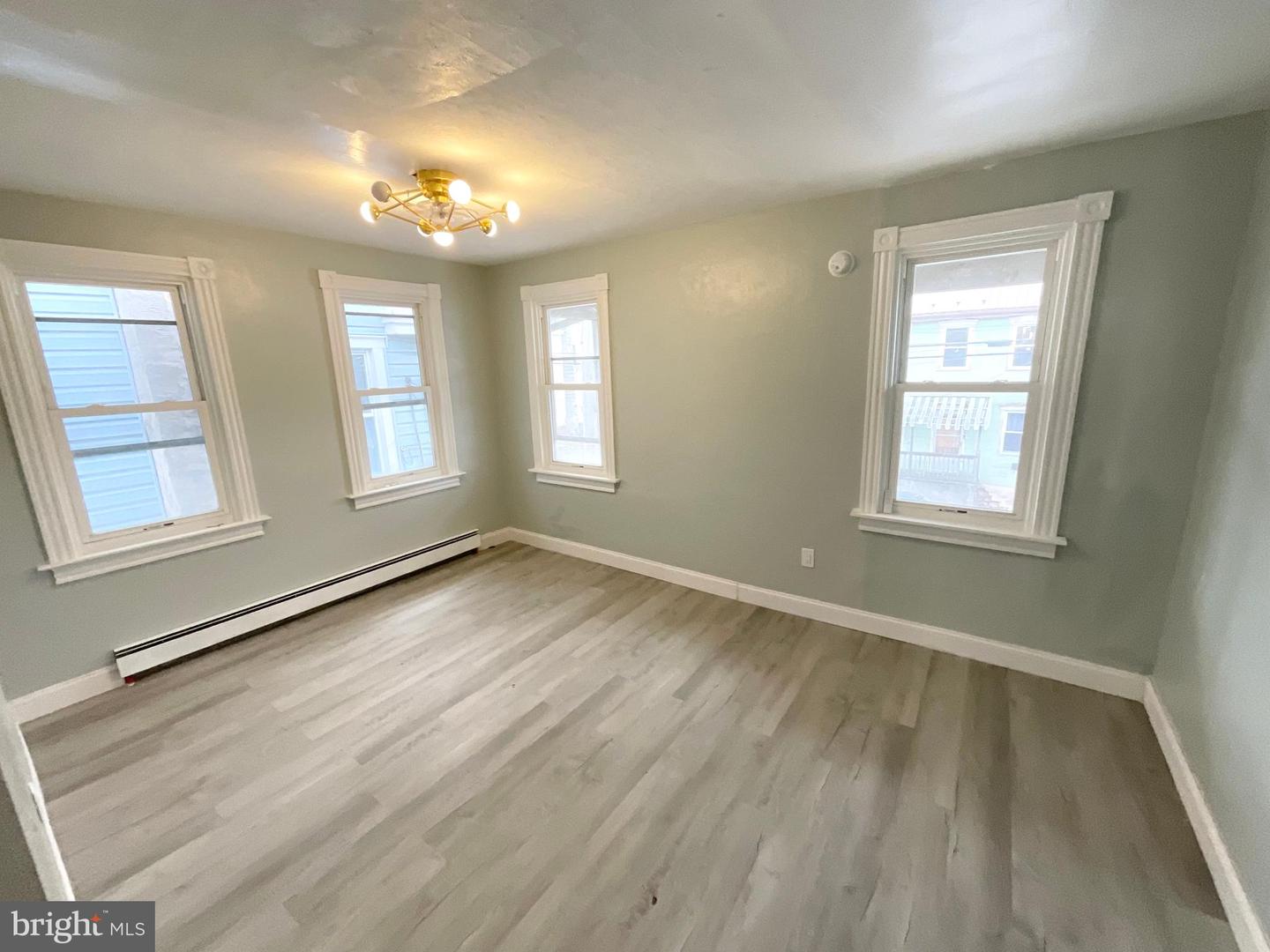 215 W Market St Property Photo 18
