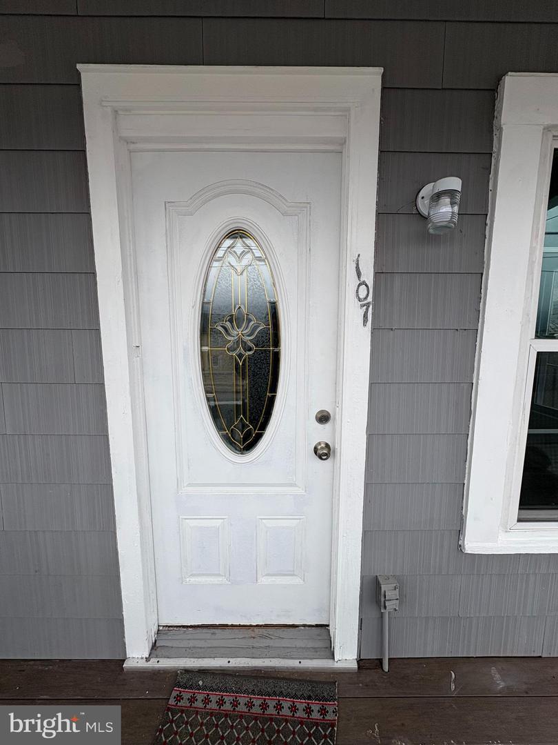 107 E Broad St Property Photo 1