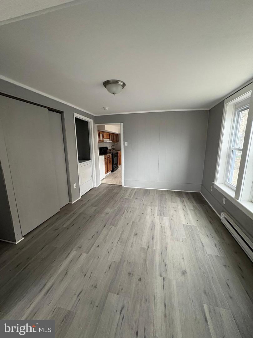 107 E Broad St Property Photo 6