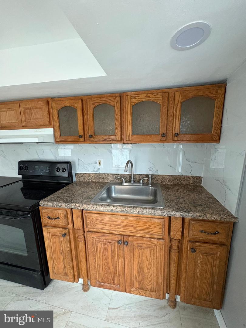 107 E Broad St Property Photo 8