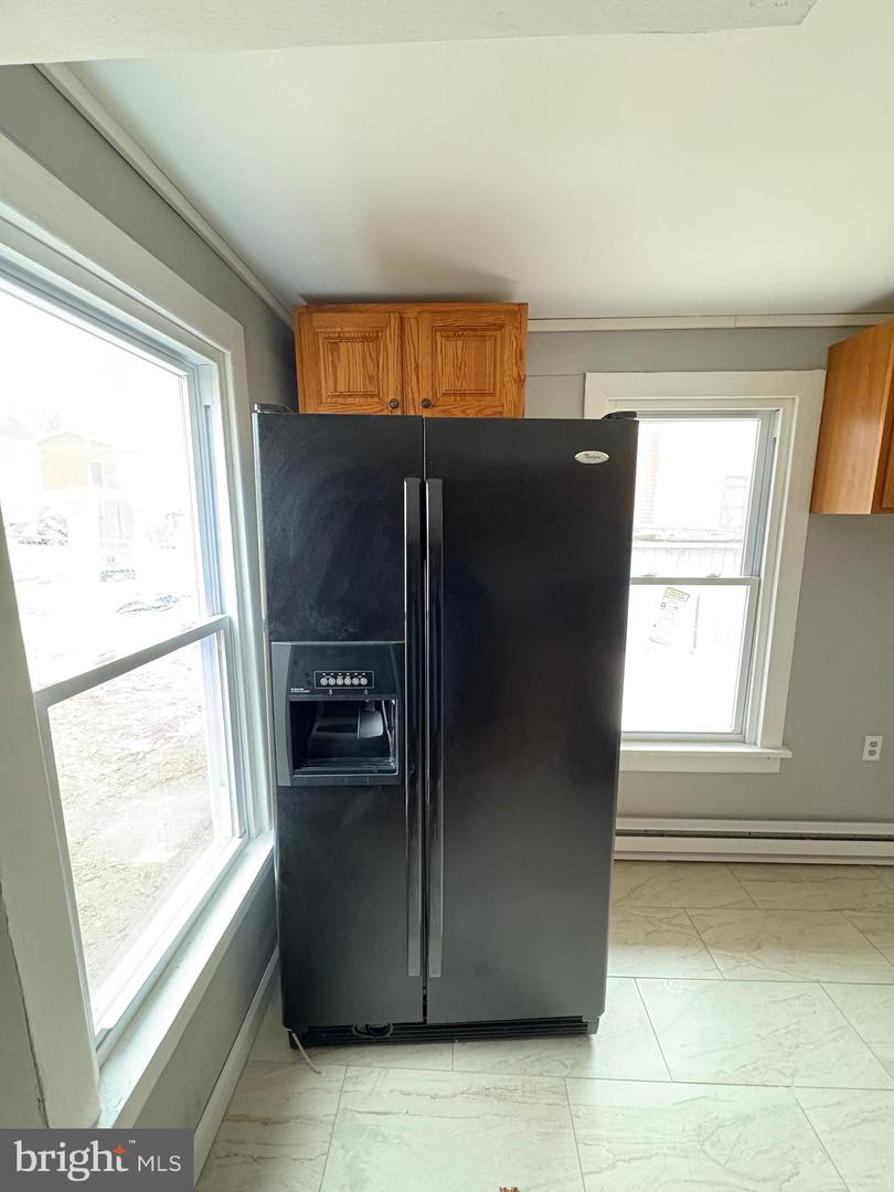 107 E Broad St Property Photo 9
