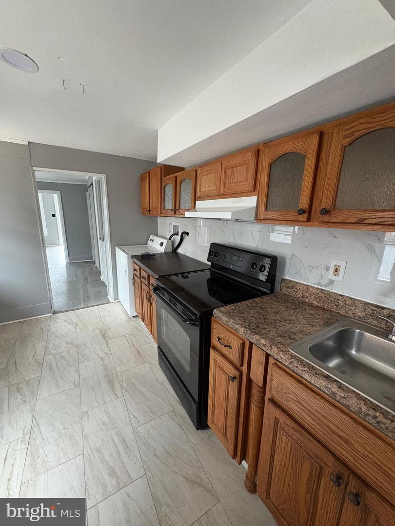 107 E Broad St Property Photo 10