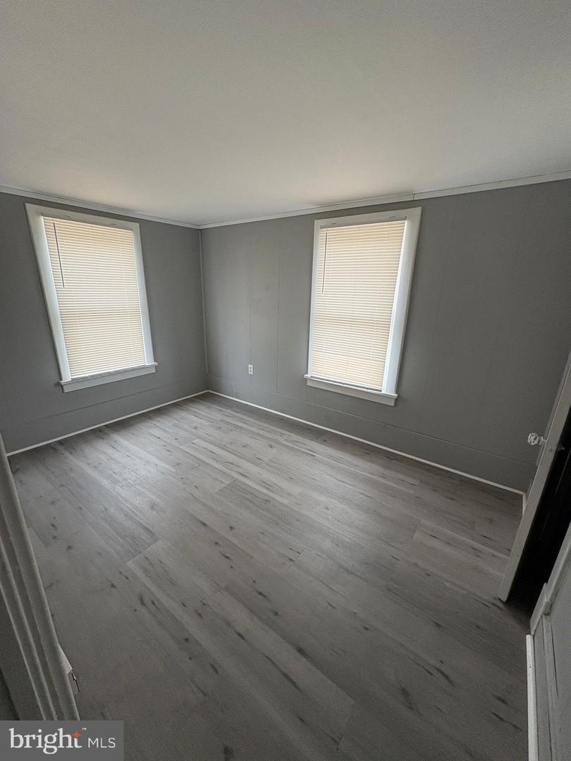 107 E Broad St Property Photo 16