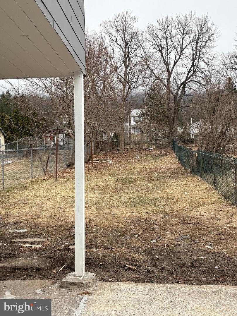 107 E Broad St Property Photo 26