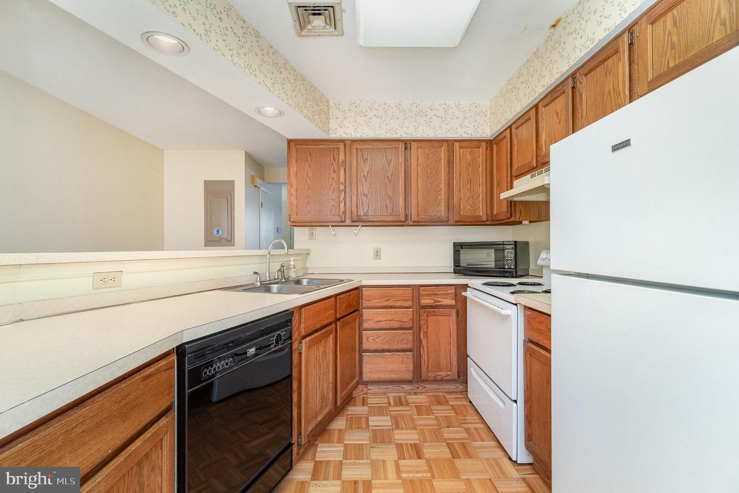 221 Duke St #d Property Photo 8