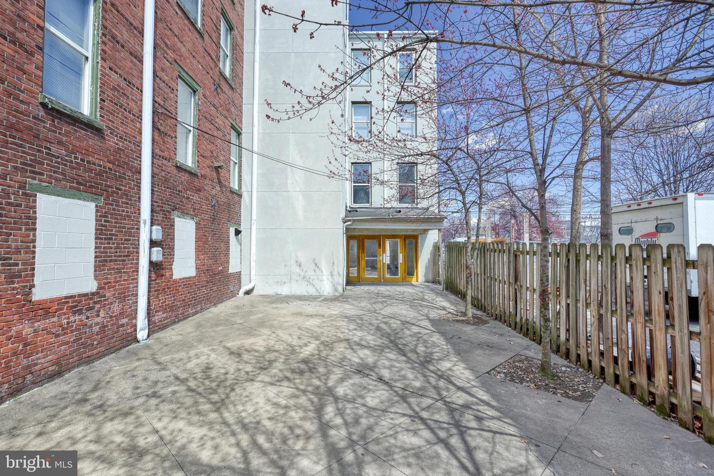 1312 Derry St Property Photo 3