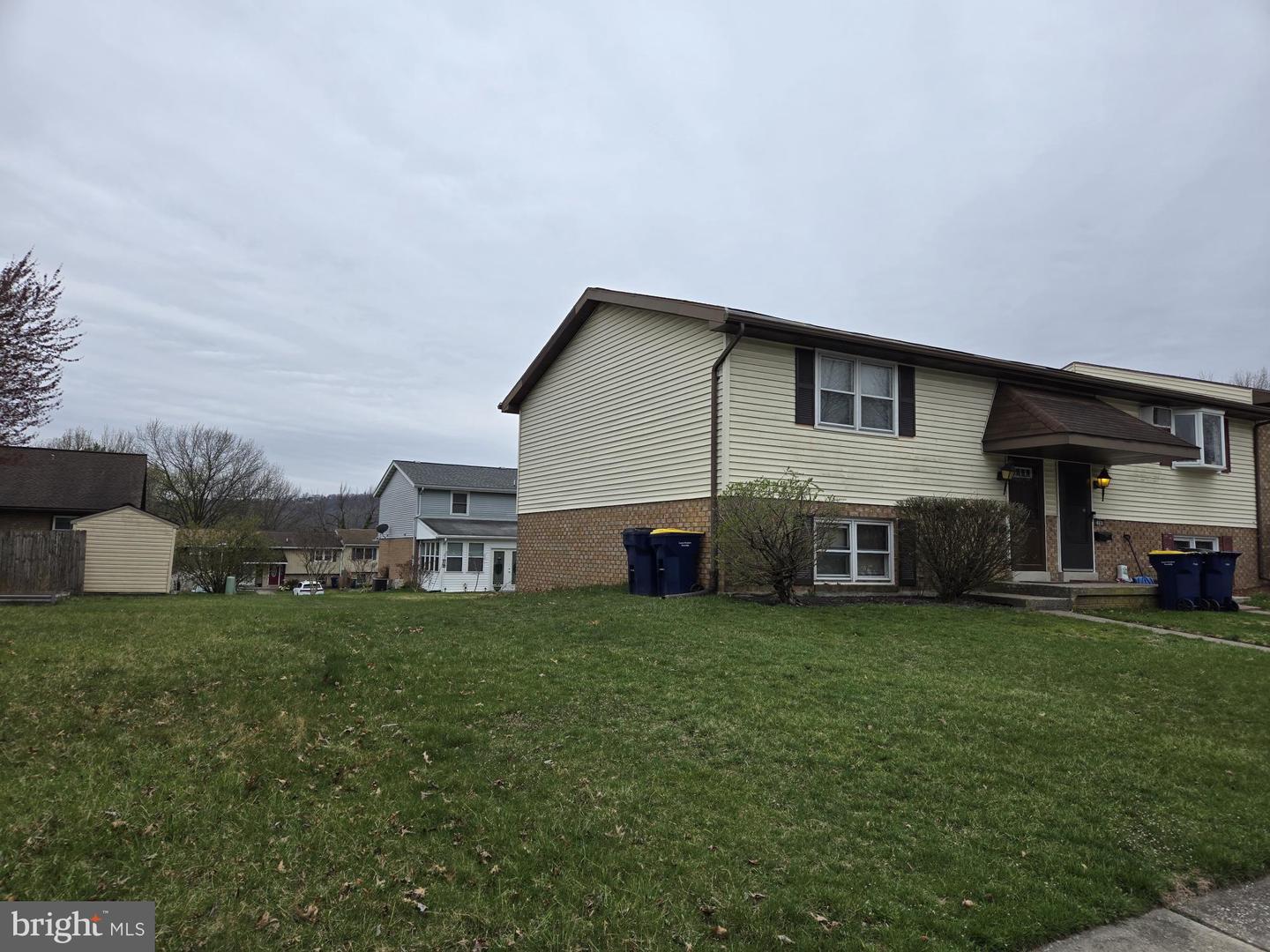 2078 Brentwood Dr Property Photo 2