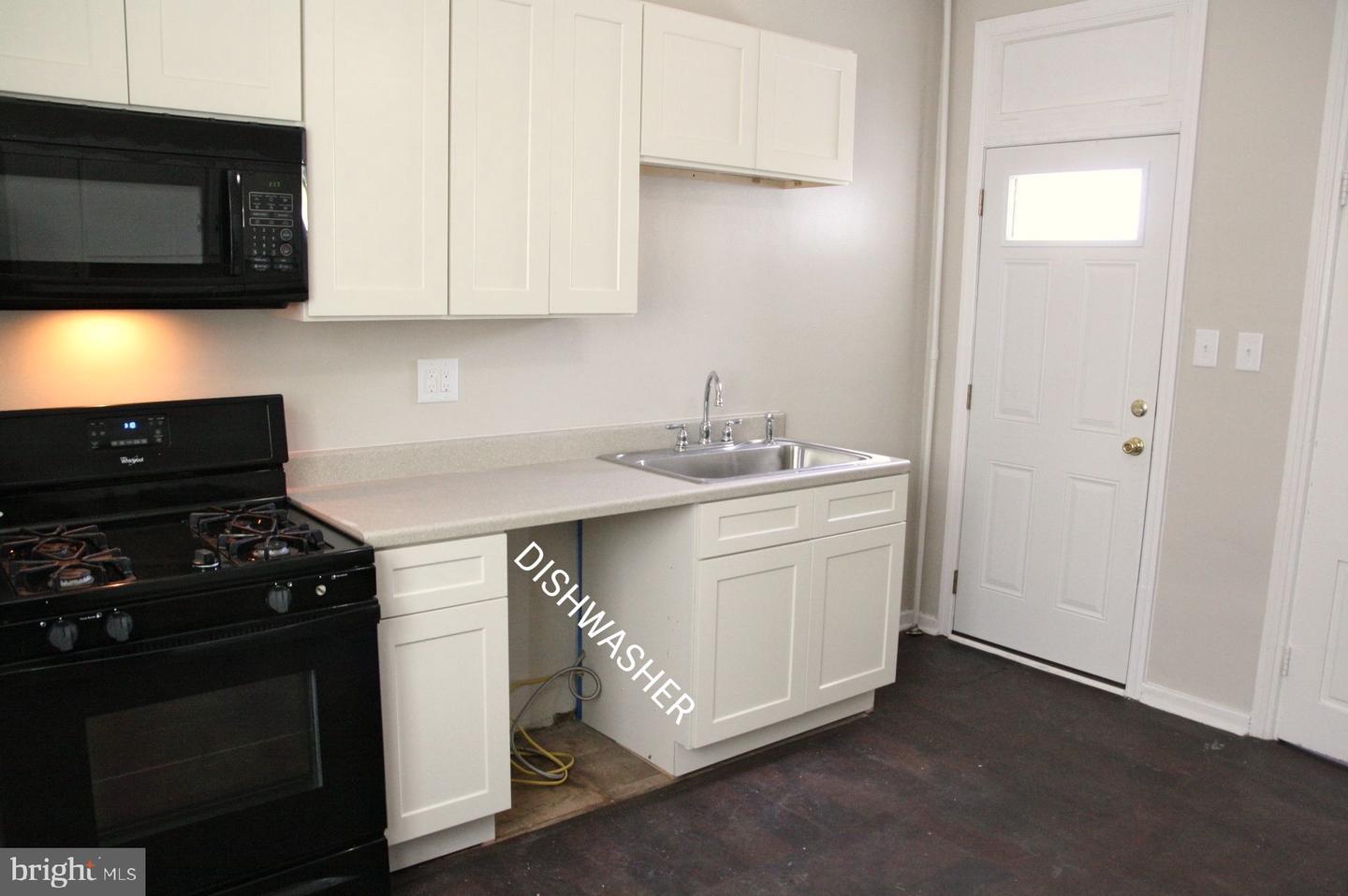 537 2nd St Property Photo 7