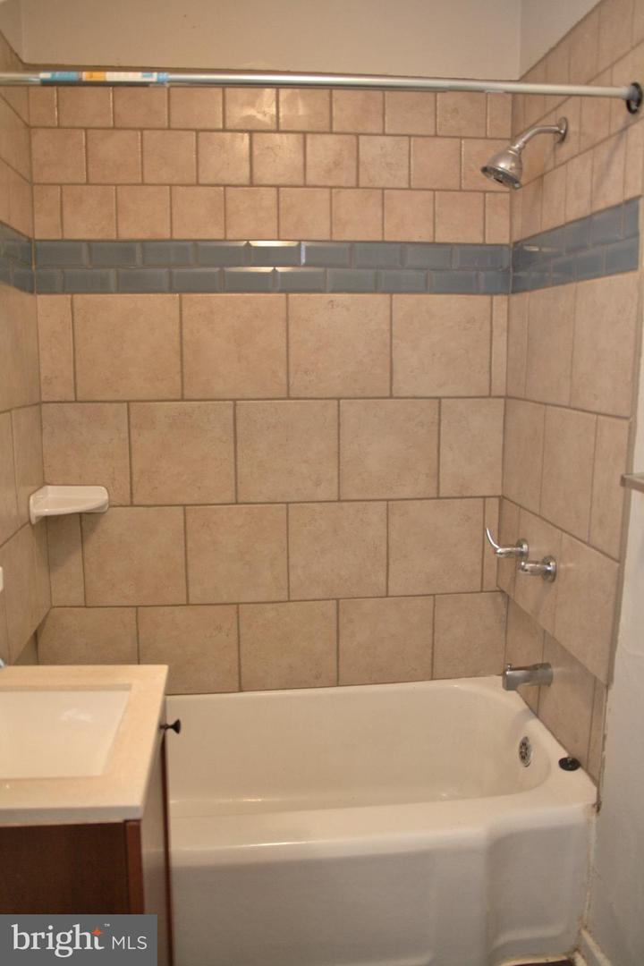 537 2nd St Property Photo 11
