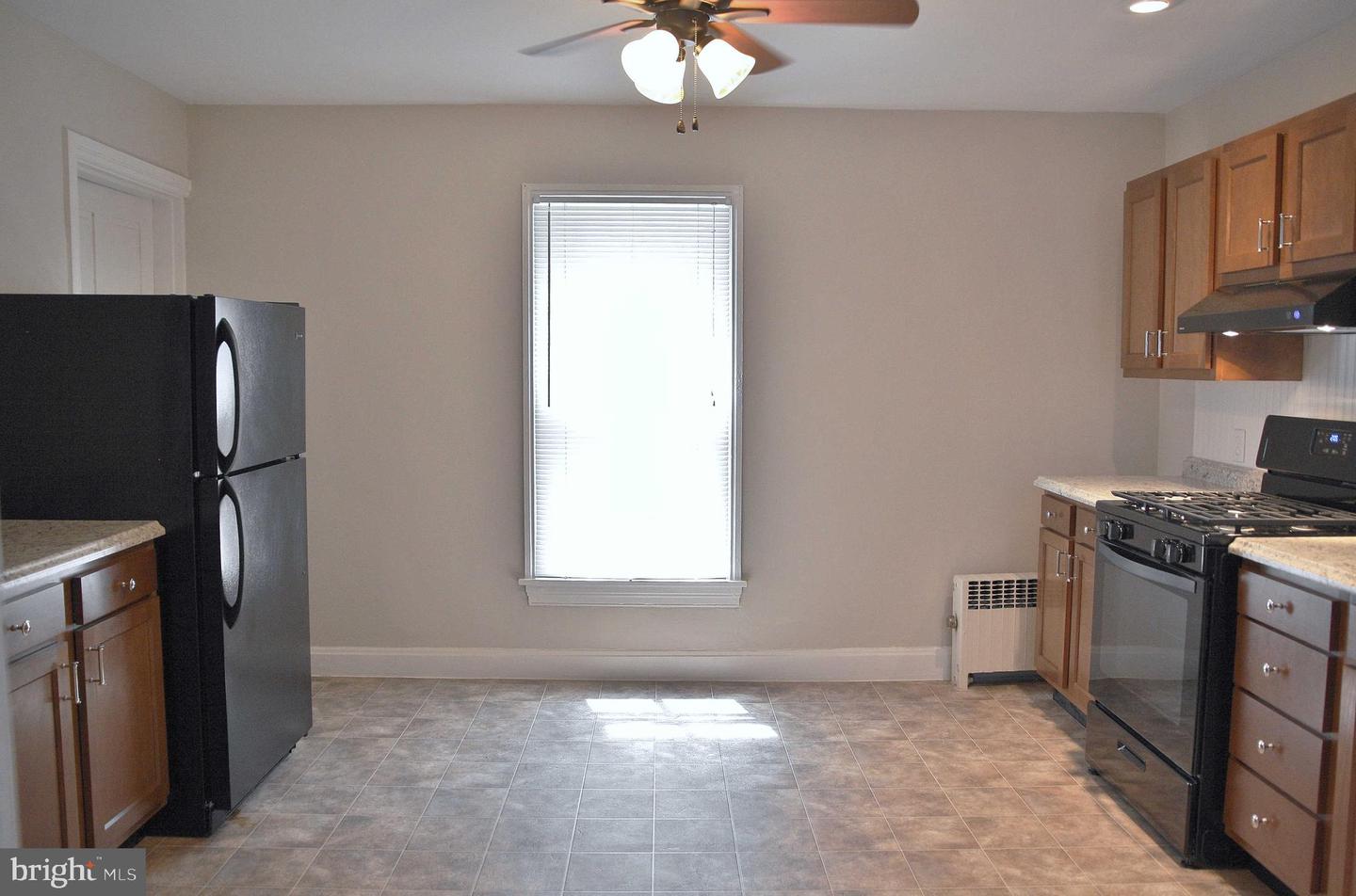 537 2nd St Property Photo 16