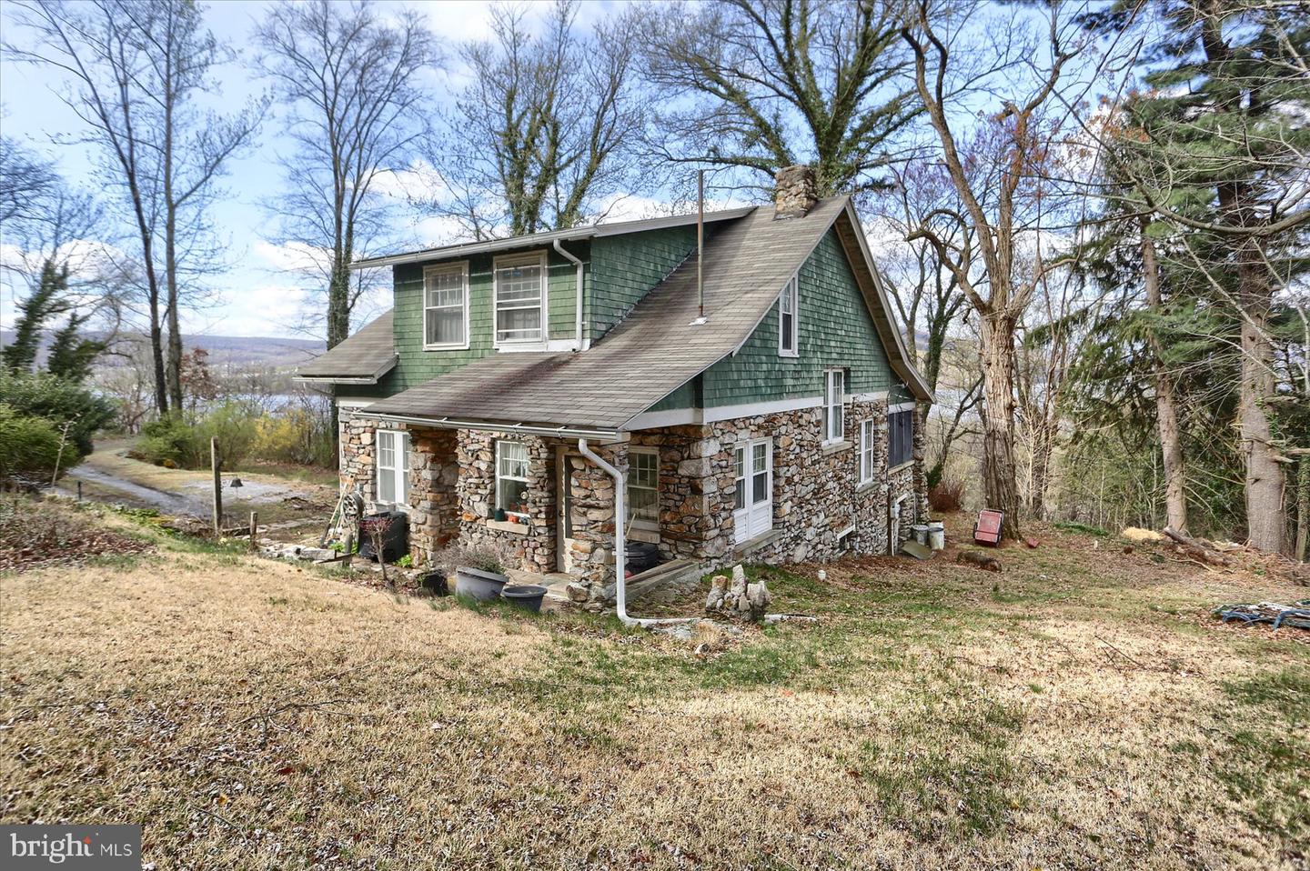 4 Hillside Rd Property Photo 1