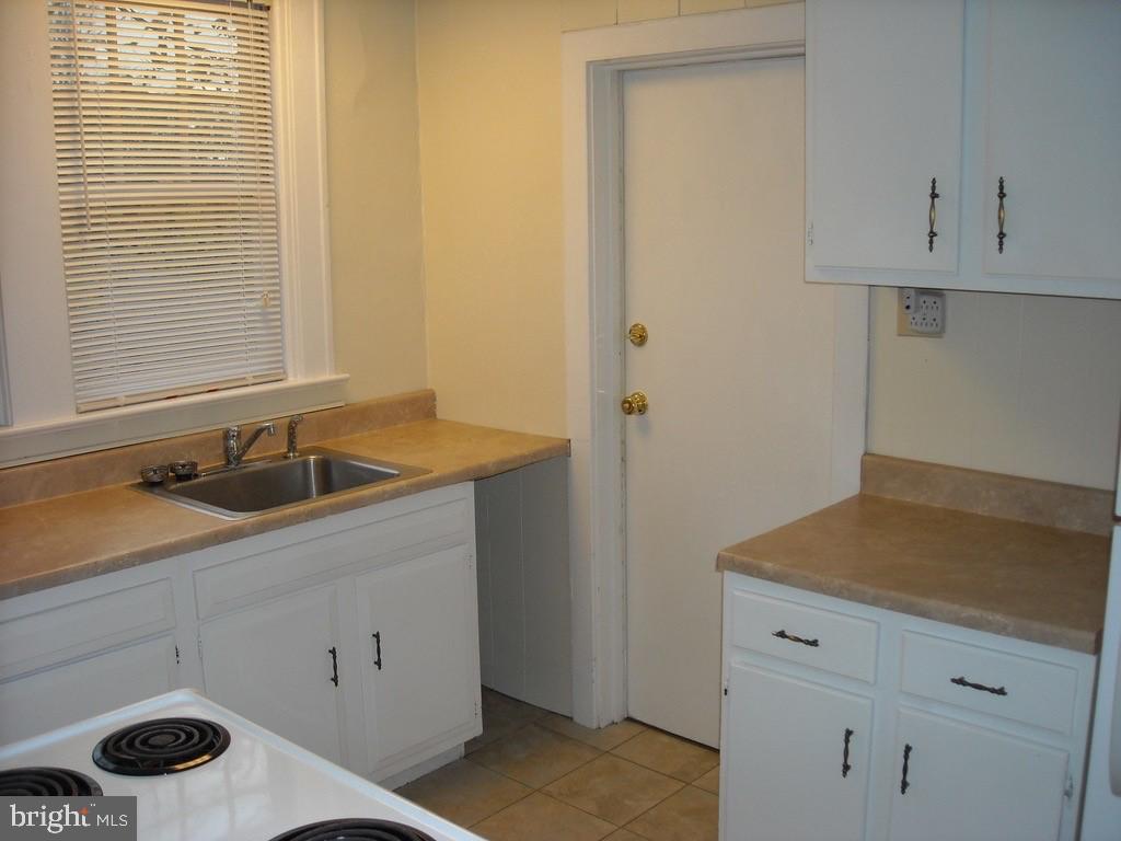3112 & 3112 1/2 N 3rd St Property Photo 8